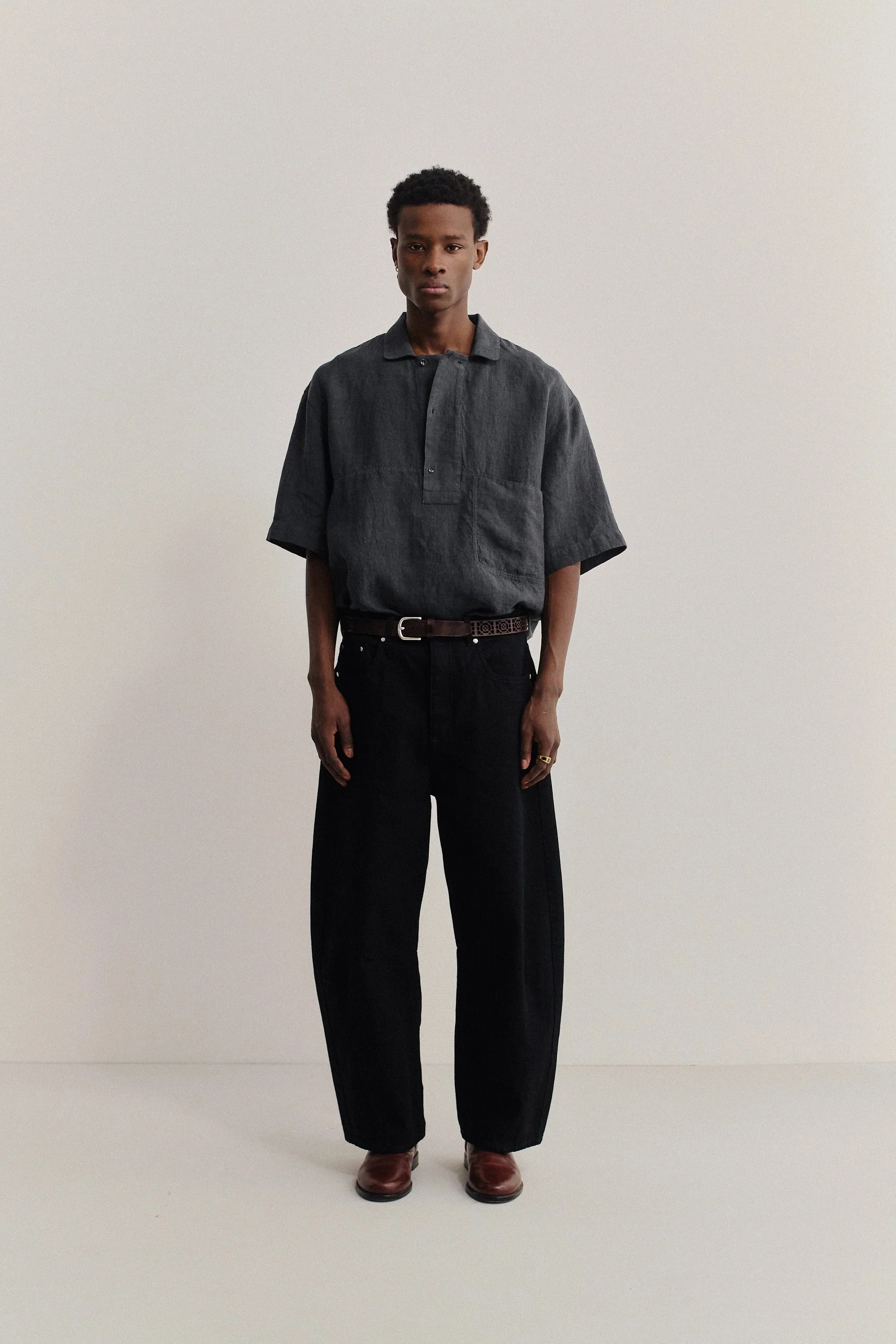 Taita Shirt Coal Linen - Image 3