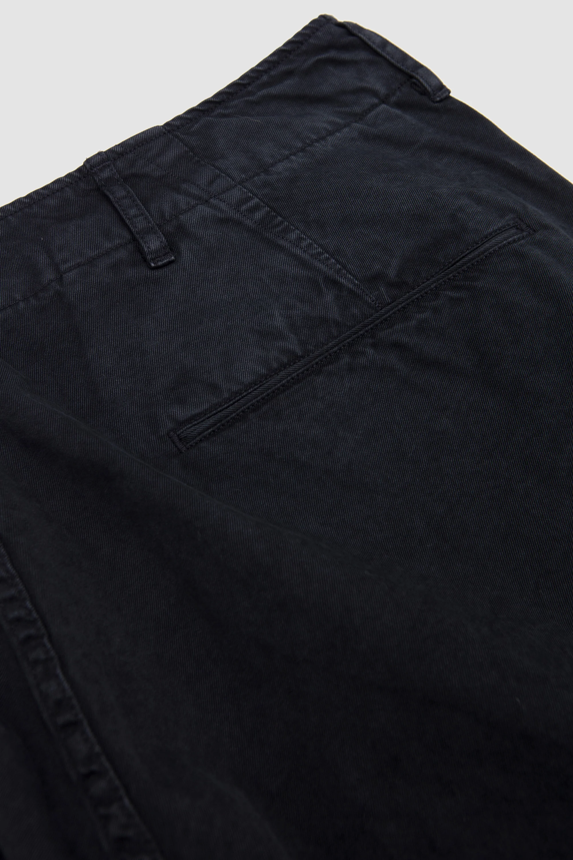 Garment-Dyed Finx Light Chino Pants Black - Image 4