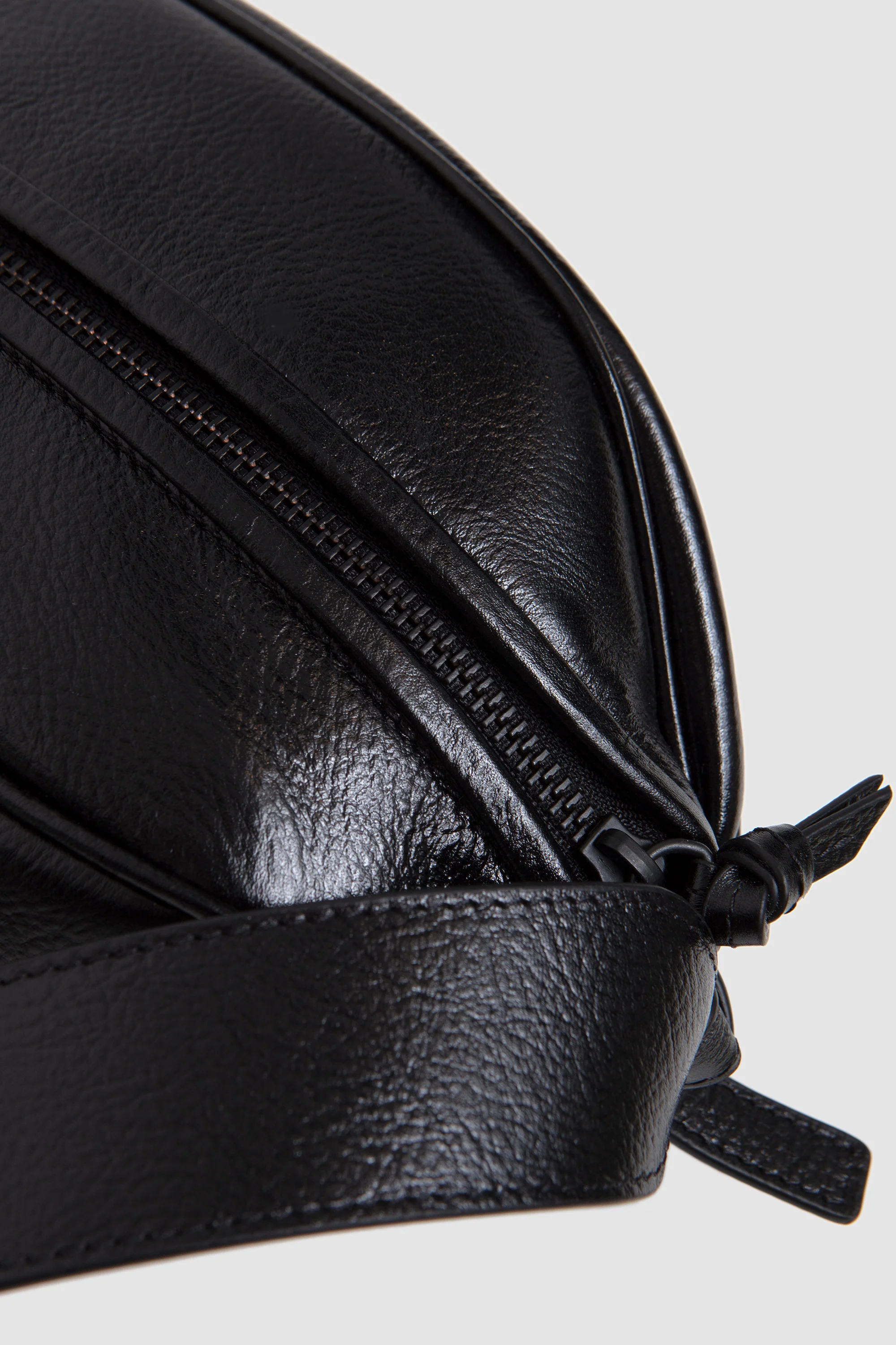 Boya L Distressed Black - Image 4