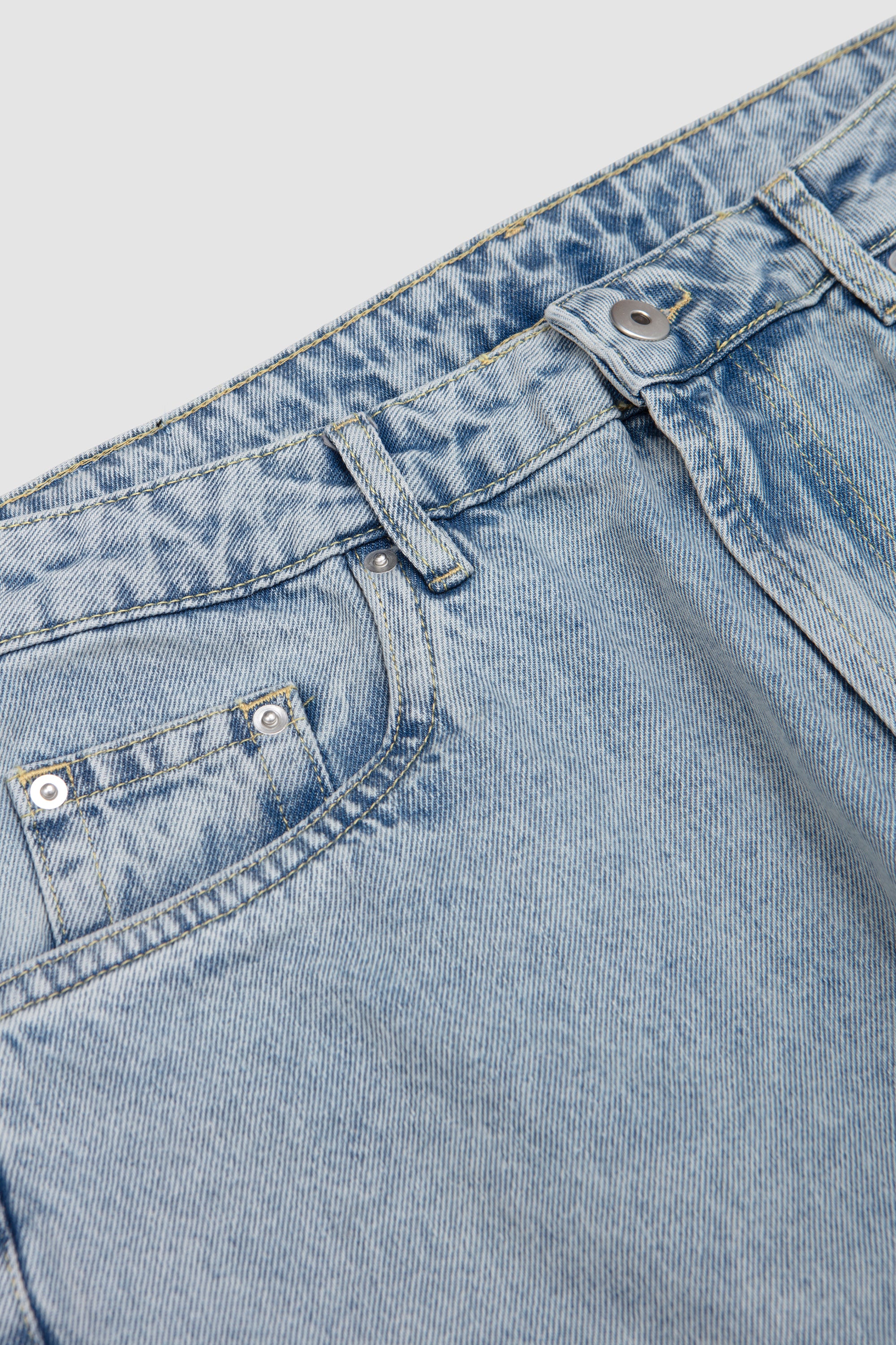 Denim Classic Jeans Bleach Wash - Image 3