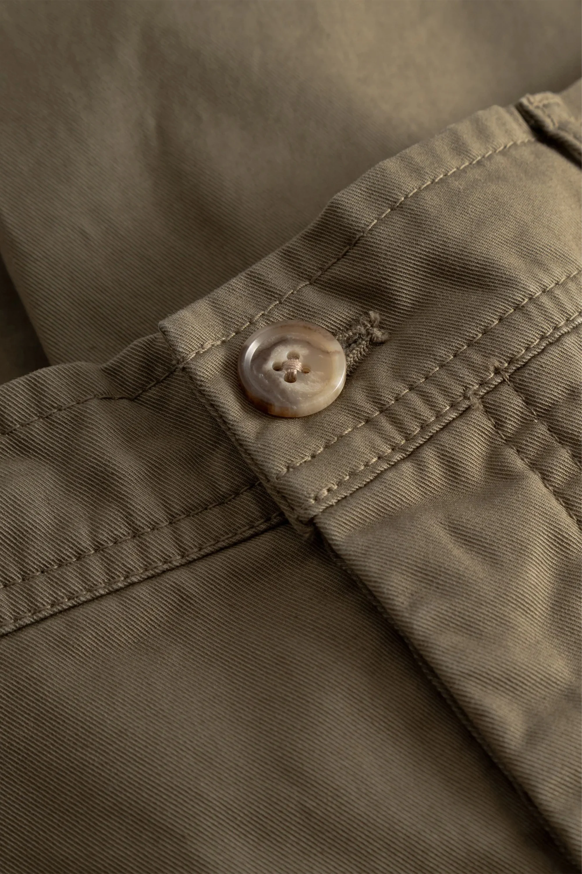 Kvitfjell Relaxed Cotton Twill Short Olive Night - Image 3