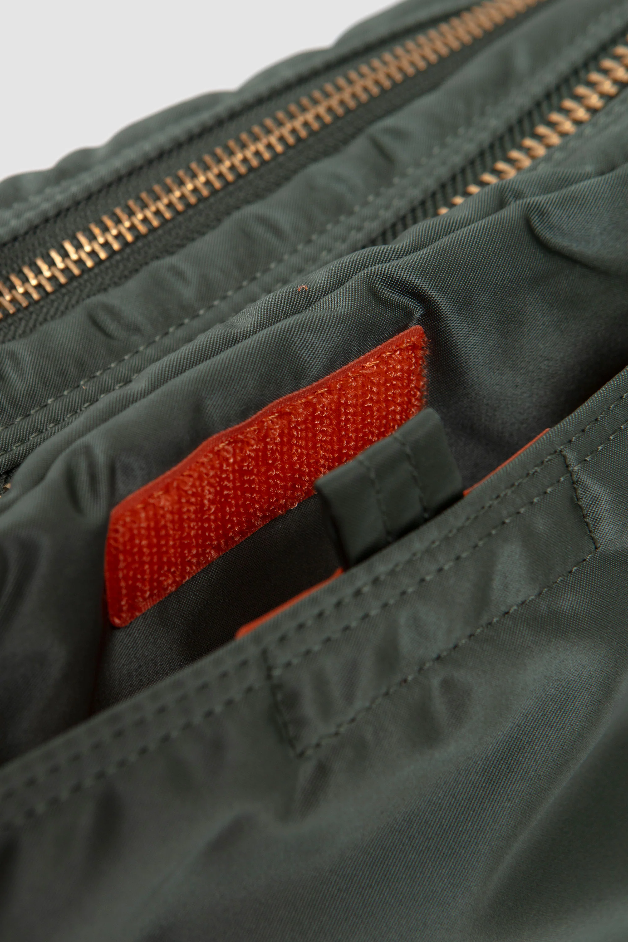 Tanker Sling Bag W-Zip Sage Green - Image 4