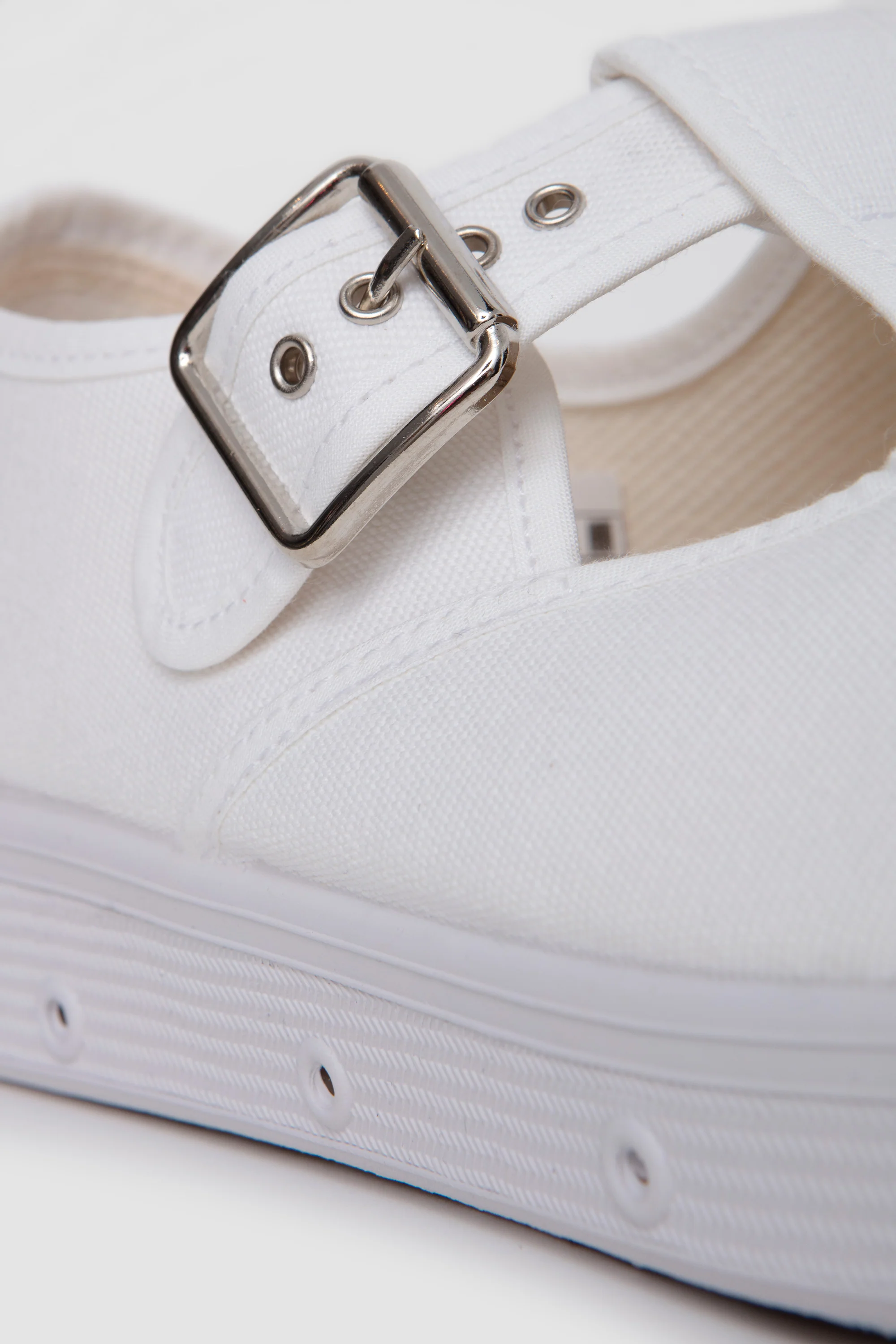 J2 White Canvas - Image 6
